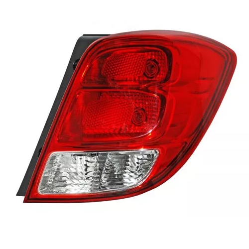 [FCNC1103] Calavera Chevrolet Beat Sedan 4 Puertas 2018 2019 2020 Derecho / Rojo/Blanco